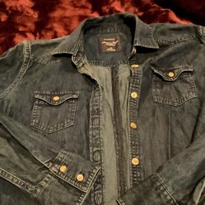 Women’s American Eagle jean shirt jacket size small